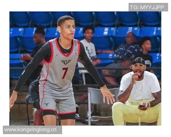 基扬安东尼父子相似2025届球员潜力巨大或能进NBA